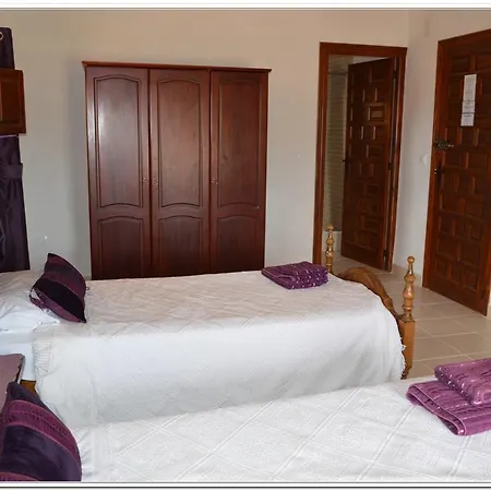 Grapevine Manor Pinoso Bed & Breakfast *